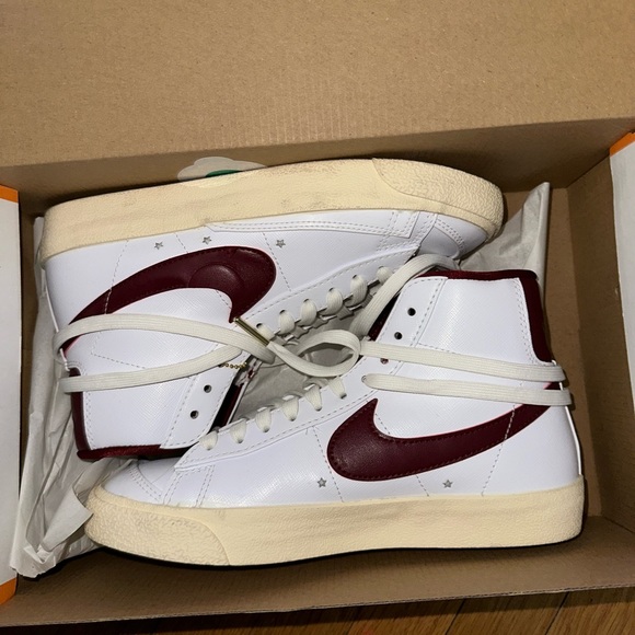 Womens Nike Blazers Mid ‘77 - Picture 3 of 6
